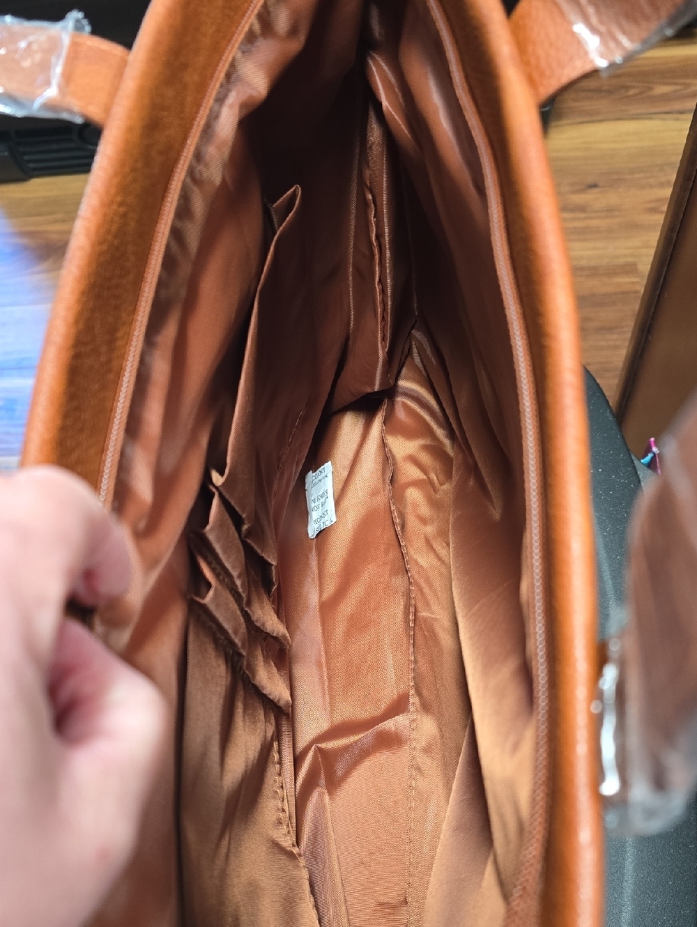NIP. Yellowstone Frontier Carryall Vegan Leather Tote - Brown - Picture 7 of 7